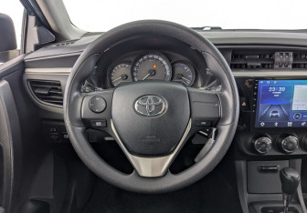 Подержанный автомобиль Toyota Corolla Sedan 2015 года (24 фото)