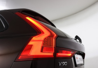 Подержанный автомобиль Volvo V90 Cross Country 2019 года (20 фото)