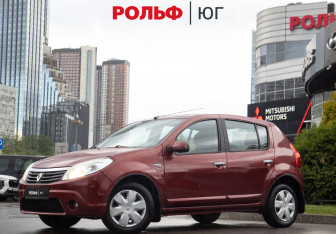 Подержанный автомобиль Renault Sandero 2011 года (1 фото)