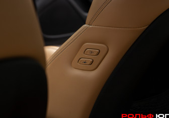 Подержанный автомобиль Genesis G70 2021 года (12 фото)