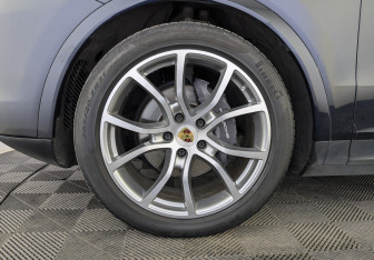 Подержанный автомобиль Porsche Cayenne 2018 года (12 фото)