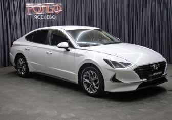 Подержанный автомобиль Hyundai Sonata 2021 года (3 фото)