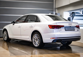 Подержанный автомобиль Audi A4 Sedan 2017 года (6 фото)