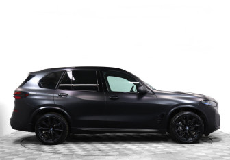 Подержанный автомобиль BMW X5 2023 года (5 фото)