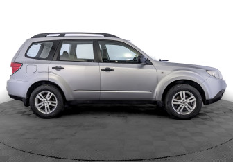 Подержанный автомобиль Subaru Forester Suv 2012 года (4 фото)