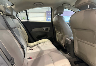 Подержанный автомобиль Chevrolet Cruze Sedan 2010 года (11 фото)