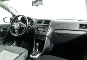 Подержанный автомобиль Volkswagen Polo Sedan 2012 года (5 фото)
