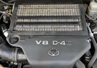 Подержанный автомобиль Toyota Land Cruiser Suv 2010 года (9 фото)