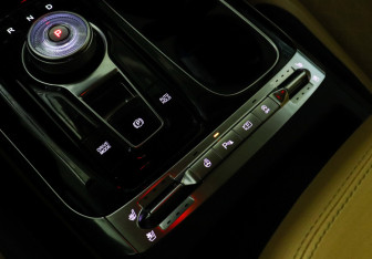 Подержанный автомобиль Kia Carnival 2020 года (12 фото)