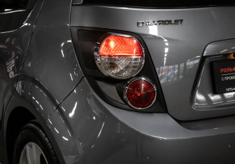 Подержанный автомобиль Chevrolet Aveo Hatchback 2013 года (20 фото)