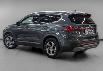 Подержанный автомобиль Hyundai Santa Fe 2023 года (7 фото)