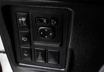 Подержанный автомобиль Toyota Land Cruiser Prado 2011 года (20 фото)