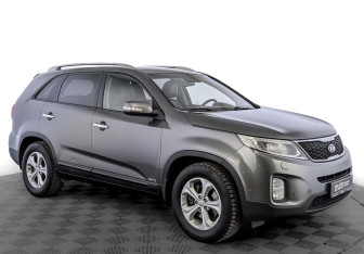 Подержанный автомобиль Kia Sorento 2015 года (3 фото)