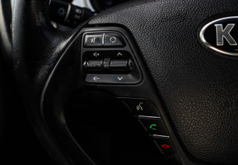 Подержанный автомобиль Kia Ceed Hatchback 2015 года (18 фото)