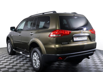 Подержанный автомобиль Mitsubishi Pajero Sport 2015 года (7 фото)