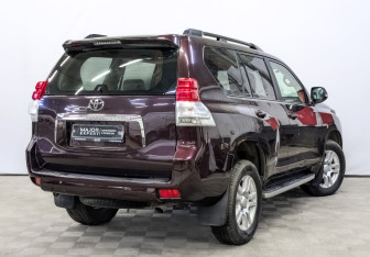 Подержанный автомобиль Toyota Land Cruiser Prado 2011 года (5 фото)