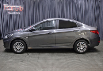 Подержанный автомобиль Hyundai Solaris Sedan 2012 года (8 фото)