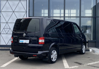 Подержанный автомобиль Volkswagen Caravelle 2009 года (5 фото)