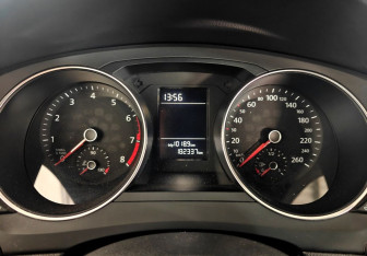 Подержанный автомобиль Volkswagen Jetta Sedan 2015 года (13 фото)