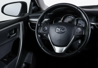 Подержанный автомобиль Toyota Corolla Sedan 2016 года (8 фото)