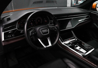 Подержанный автомобиль Audi Q8 2018 года (18 фото)