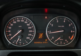 Подержанный автомобиль BMW X1 2014 года (13 фото)