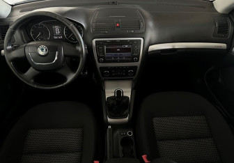 Подержанный автомобиль Skoda Octavia Wagon 2013 года (11 фото)