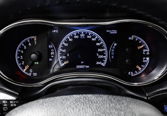 Подержанный автомобиль Jeep Grand Cherokee 2013 года (10 фото)