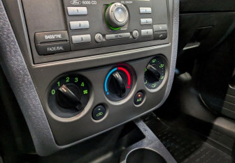 Подержанный автомобиль Ford Fusion 2010 года (26 фото)