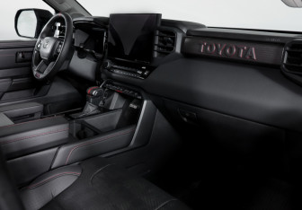 Подержанный автомобиль Toyota Tundra 2023 года (9 фото)