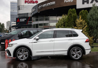 Подержанный автомобиль Volkswagen Tiguan 2022 года (6 фото)