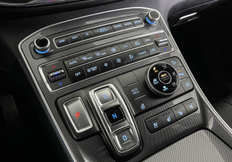 Подержанный автомобиль Hyundai Santa Fe 2021 года (14 фото)