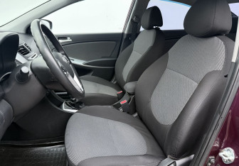 Подержанный автомобиль Hyundai Solaris Sedan 2012 года (10 фото)