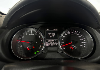 Подержанный автомобиль Nissan Qashqai 2011 года (11 фото)