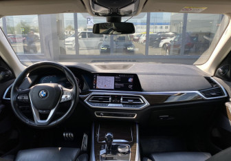 Подержанный автомобиль BMW X5 2020 года (12 фото)