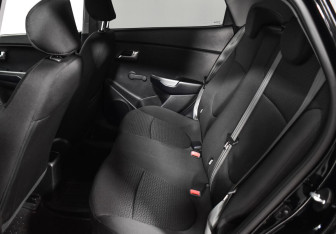 Подержанный автомобиль Kia Rio Sedan 2017 года (10 фото)