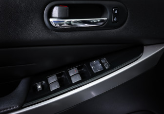 Подержанный автомобиль Mazda CX-7 2010 года (18 фото)