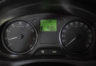 Подержанный автомобиль Skoda Fabia Hatchback 2010 года (12 фото)