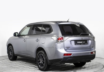 Подержанный автомобиль Mitsubishi Outlander 2013 года (7 фото)
