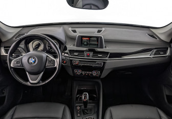 Подержанный автомобиль BMW X1 2018 года (14 фото)