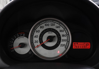 Подержанный автомобиль Mazda 2 Hatchback 2010 года (7 фото)