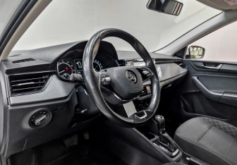 Подержанный автомобиль Skoda Rapid Liftback 2021 года (17 фото)