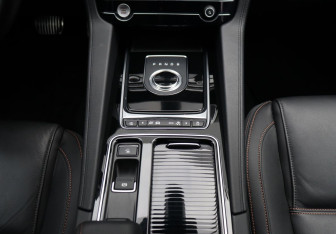 Подержанный автомобиль Jaguar F-Pace 2019 года (21 фото)