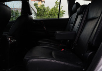 Подержанный автомобиль Toyota Highlander 2011 года (9 фото)