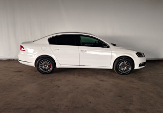 Подержанный автомобиль Volkswagen Passat Sedan 2011 года (4 фото)