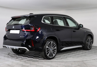 Подержанный автомобиль BMW X1 2025 года (2 фото)