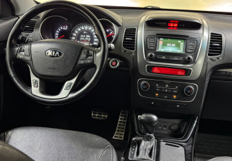 Подержанный автомобиль Kia Sorento 2014 года (16 фото)