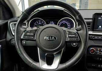 Подержанный автомобиль Kia Ceed Wagon 2019 года (12 фото)