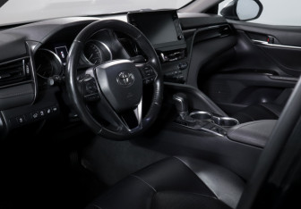 Подержанный автомобиль Toyota Camry Sedan 2021 года (14 фото)