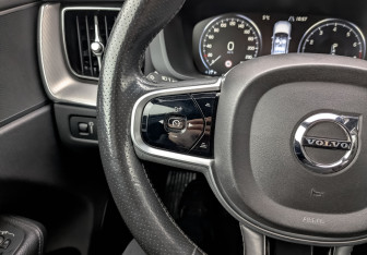 Подержанный автомобиль Volvo XC60 2018 года (25 фото)